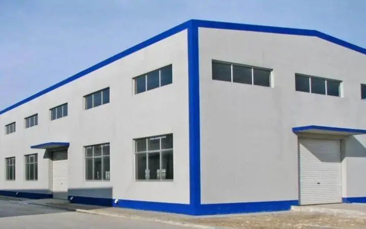 Steel-frame industrial building with insulated panels